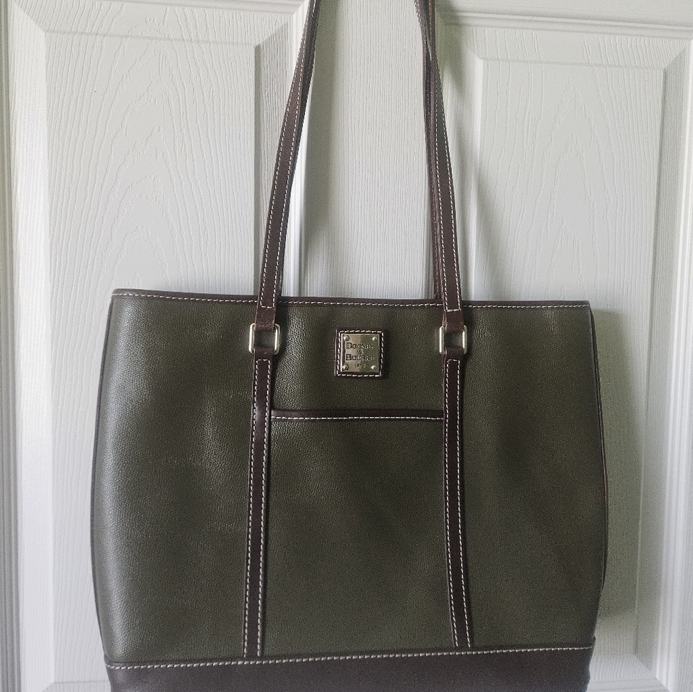 Dooney and Bourke tote purse
